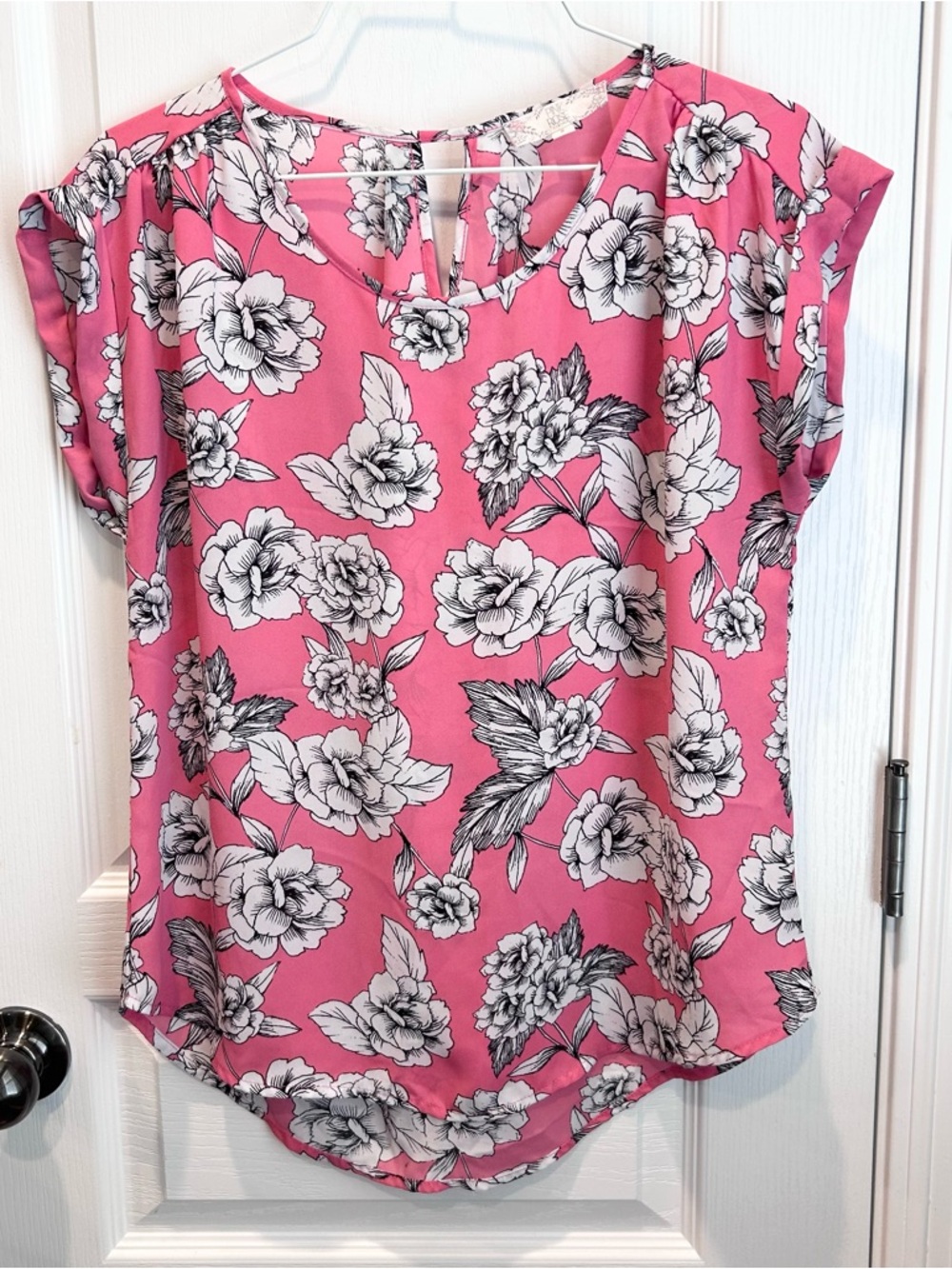 Pink Rose Women’s Coral like Pink and White Floral Cap Sleeve Blouse Top Large